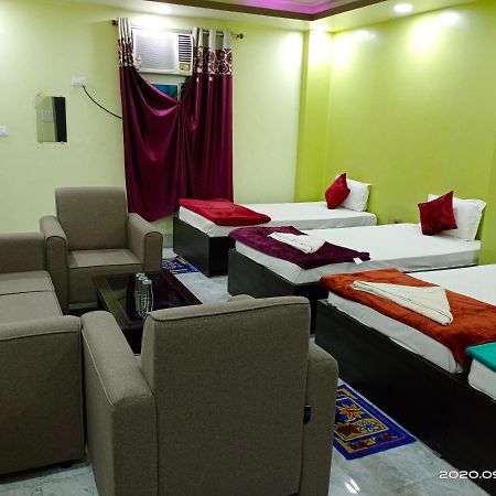 Hotel Sunaina International Гая Екстериор снимка