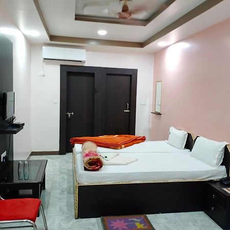 Hotel Sunaina International Гая Стая снимка