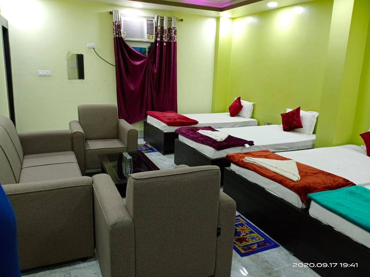 Hotel Sunaina International Гая Екстериор снимка