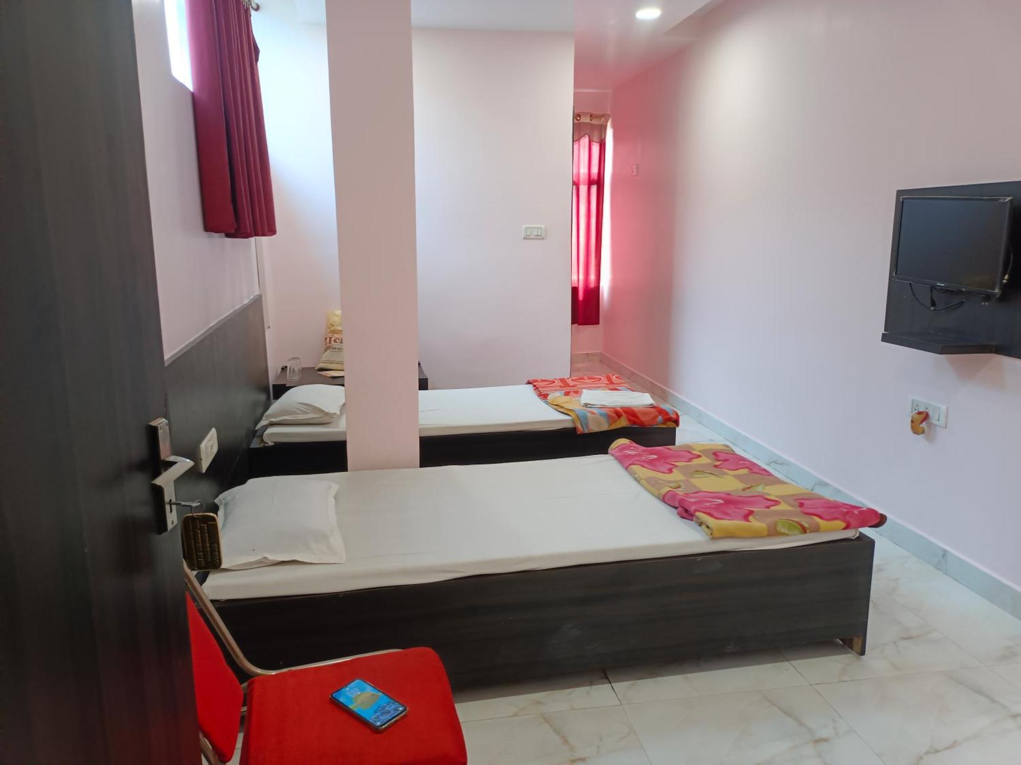 Hotel Sunaina International Гая Стая снимка