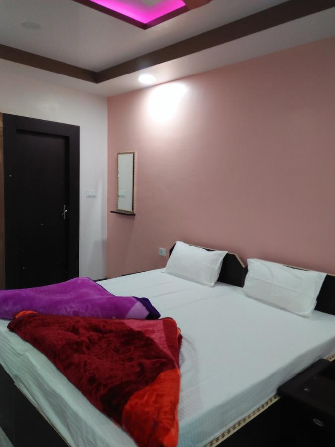 Hotel Sunaina International Гая Екстериор снимка