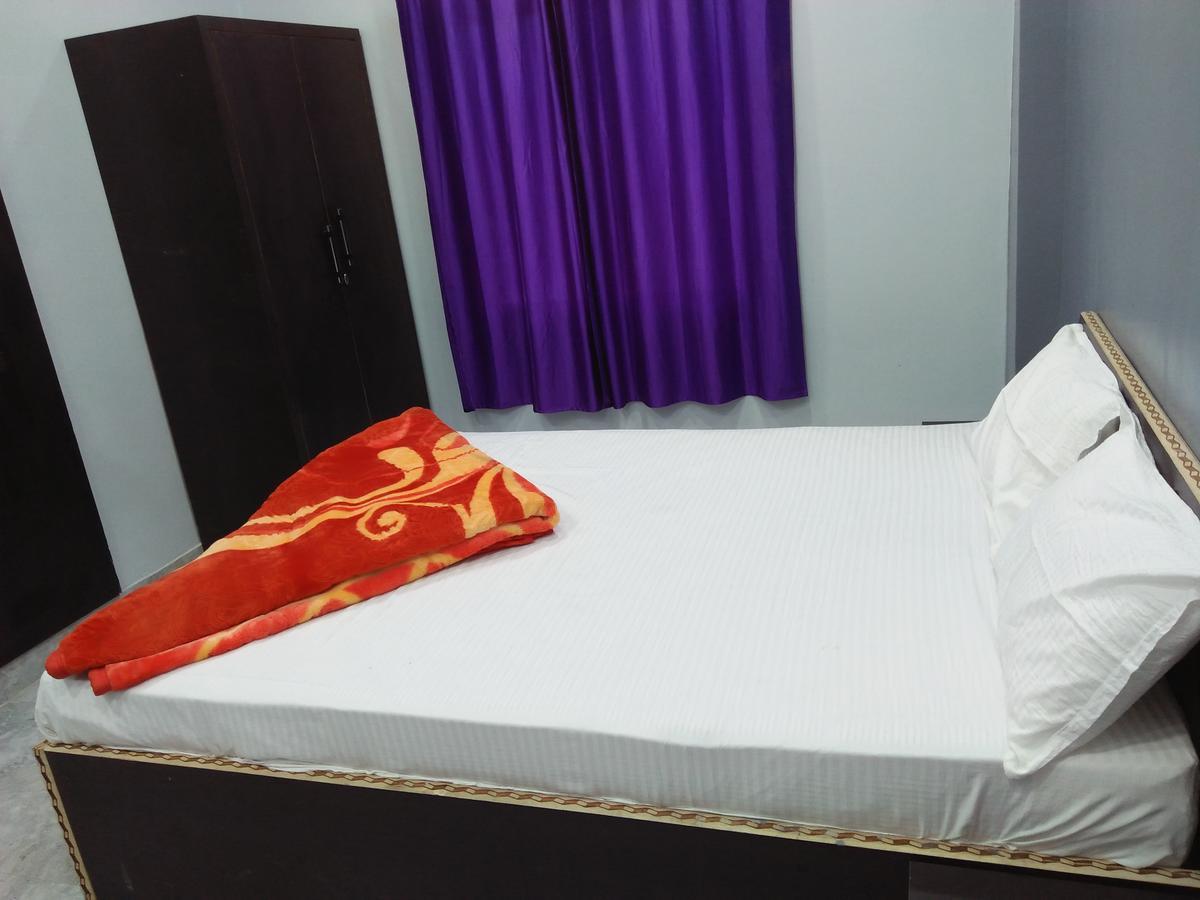 Hotel Sunaina International Гая Екстериор снимка