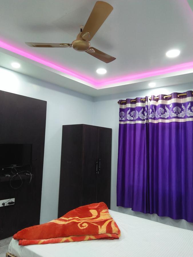 Hotel Sunaina International Гая Екстериор снимка
