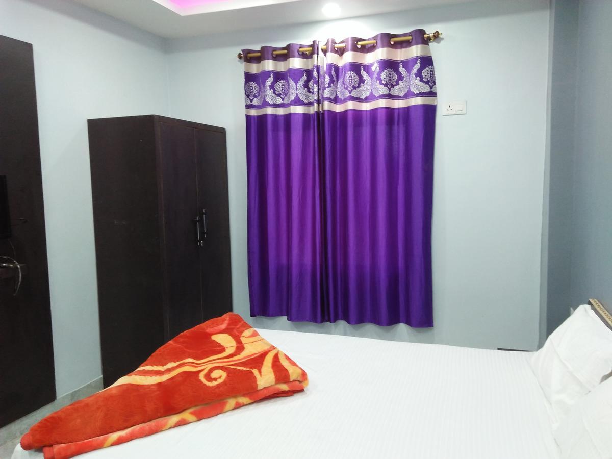 Hotel Sunaina International Гая Екстериор снимка